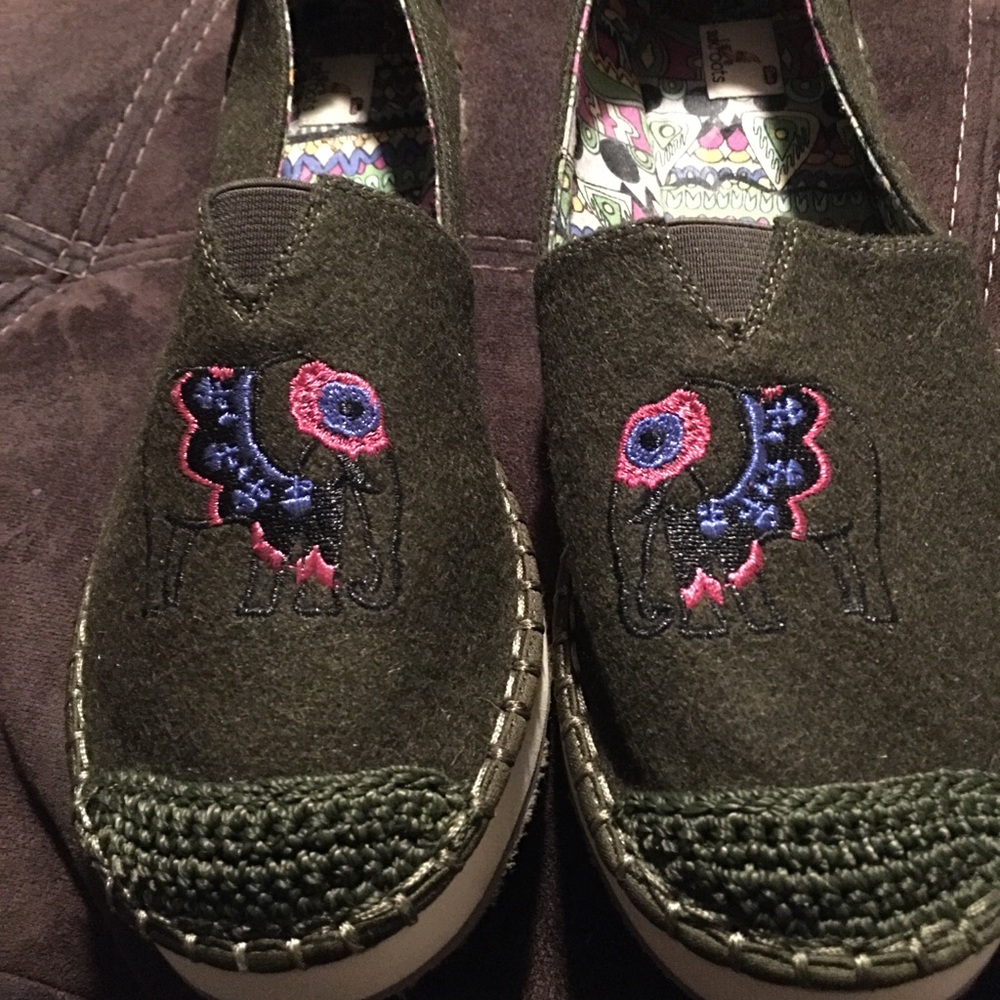 Women’s Sakroots shoes